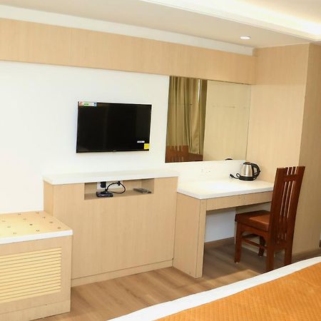 Hotel Radiance Барейли Екстериор снимка