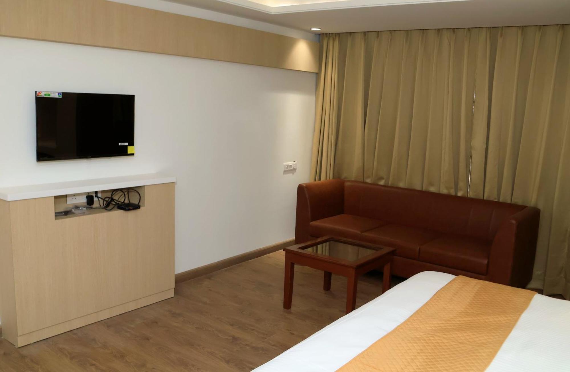 Hotel Radiance Барейли Екстериор снимка