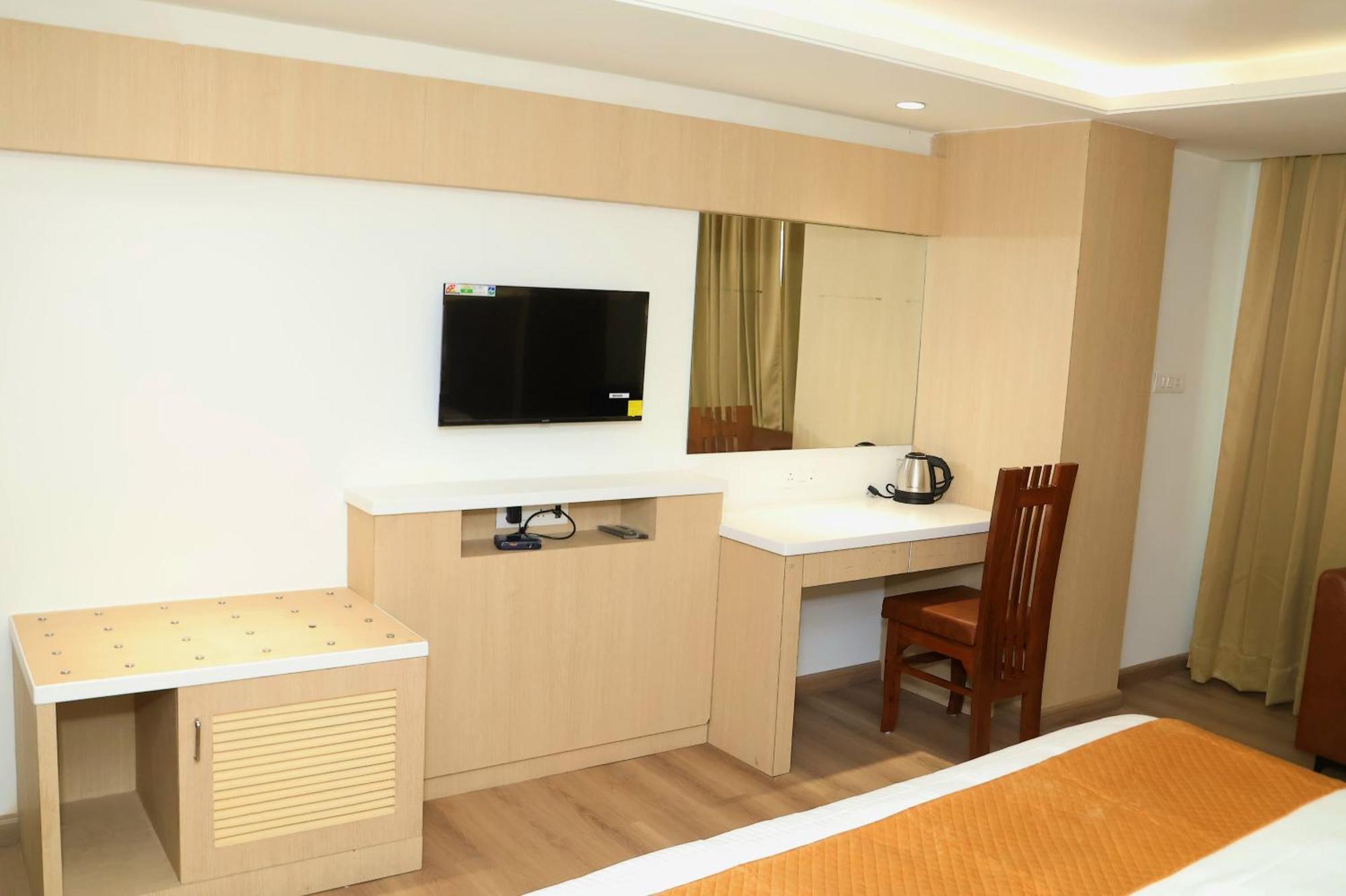 Hotel Radiance Барейли Екстериор снимка