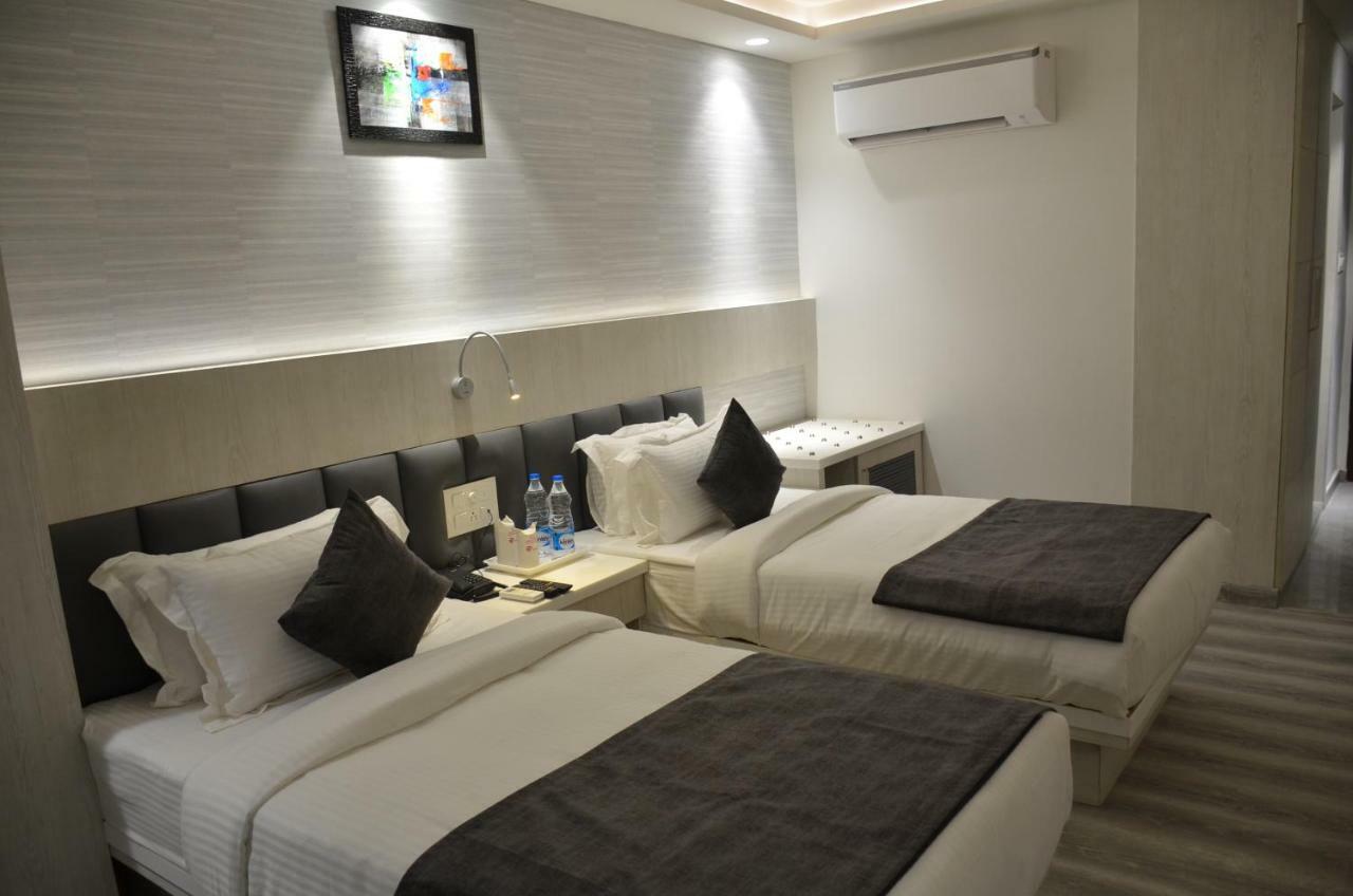 Hotel Radiance Барейли Екстериор снимка