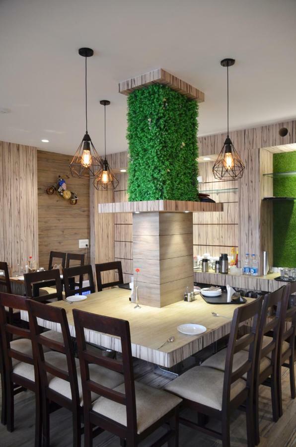 Hotel Radiance Барейли Екстериор снимка