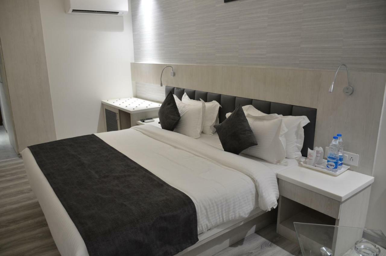 Hotel Radiance Барейли Екстериор снимка