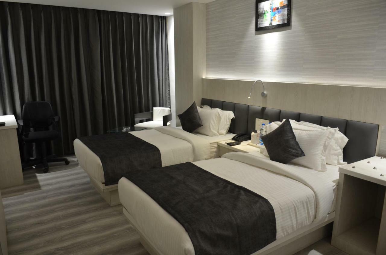 Hotel Radiance Барейли Екстериор снимка