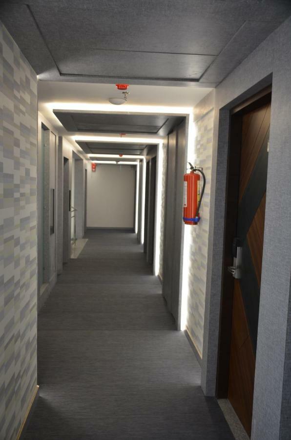 Hotel Radiance Барейли Екстериор снимка