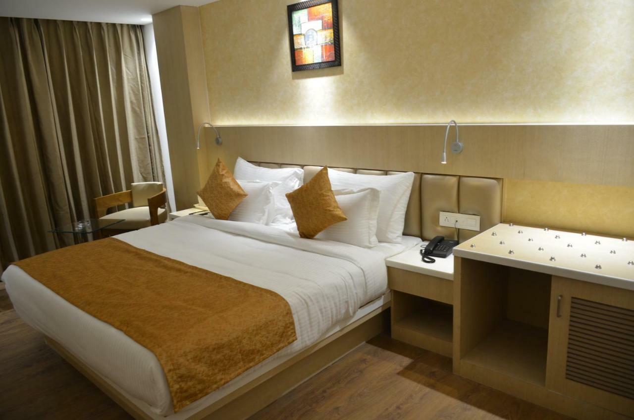 Hotel Radiance Барейли Екстериор снимка