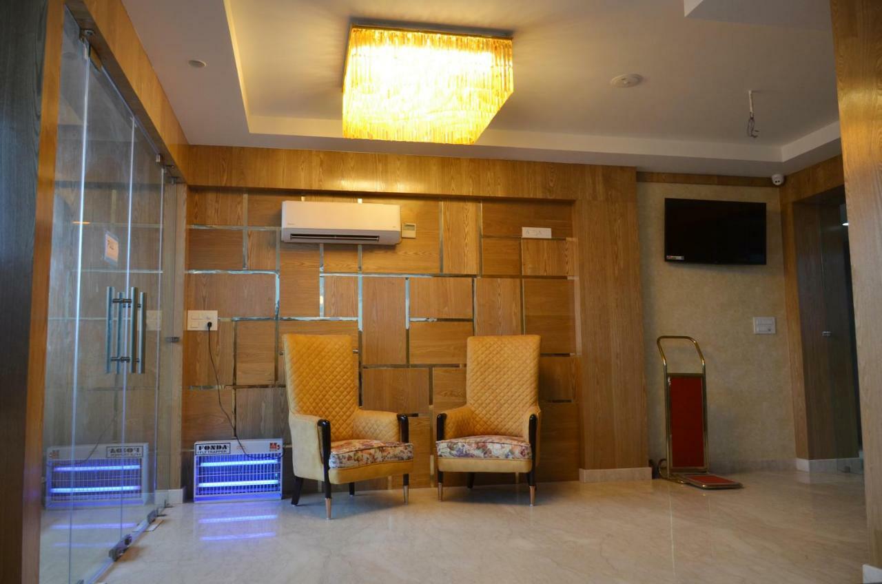 Hotel Radiance Барейли Екстериор снимка