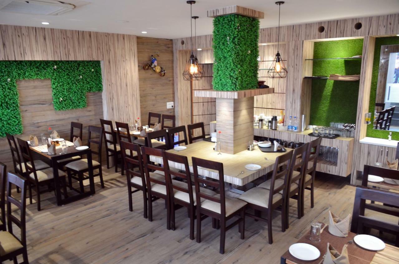 Hotel Radiance Барейли Екстериор снимка