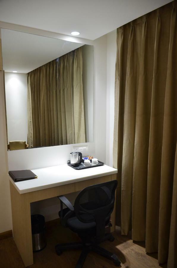 Hotel Radiance Барейли Екстериор снимка