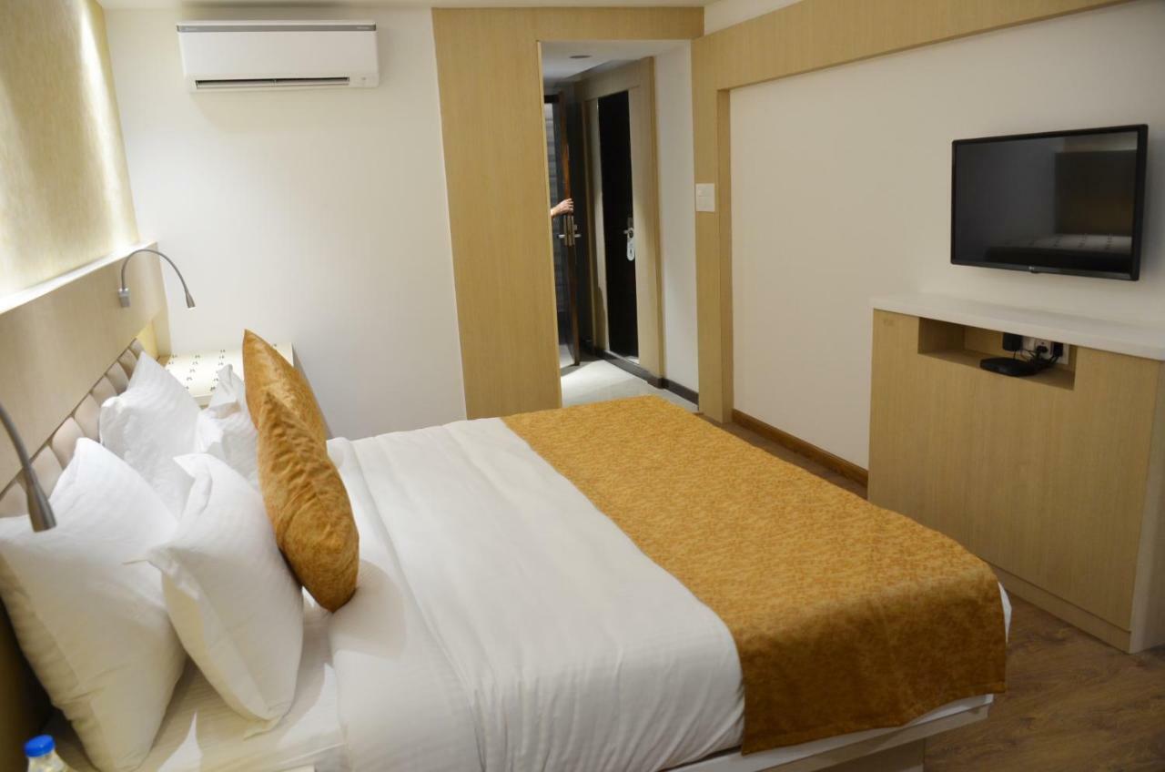 Hotel Radiance Барейли Екстериор снимка