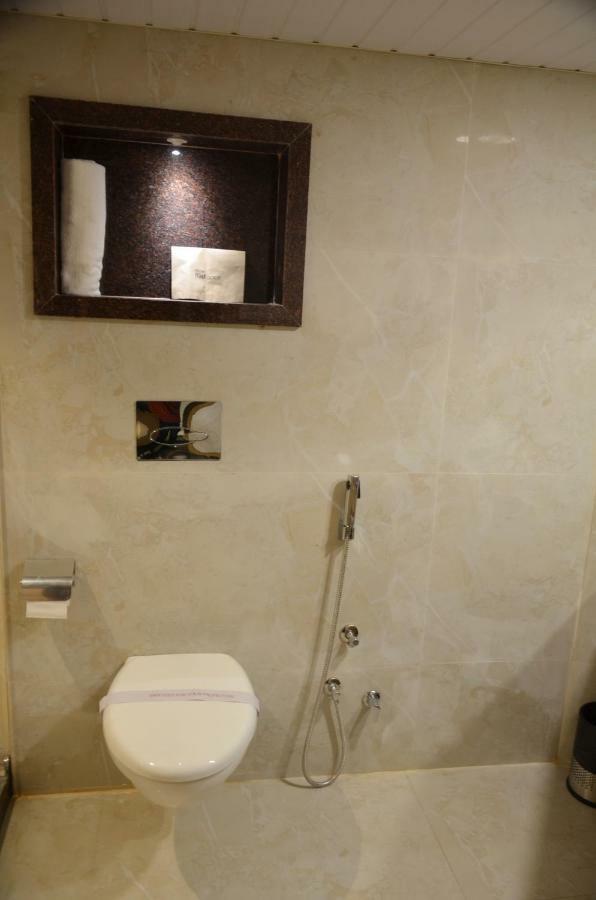 Hotel Radiance Барейли Екстериор снимка