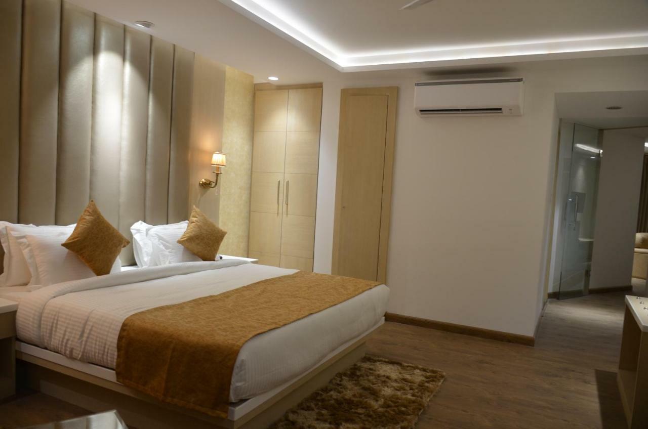 Hotel Radiance Барейли Екстериор снимка