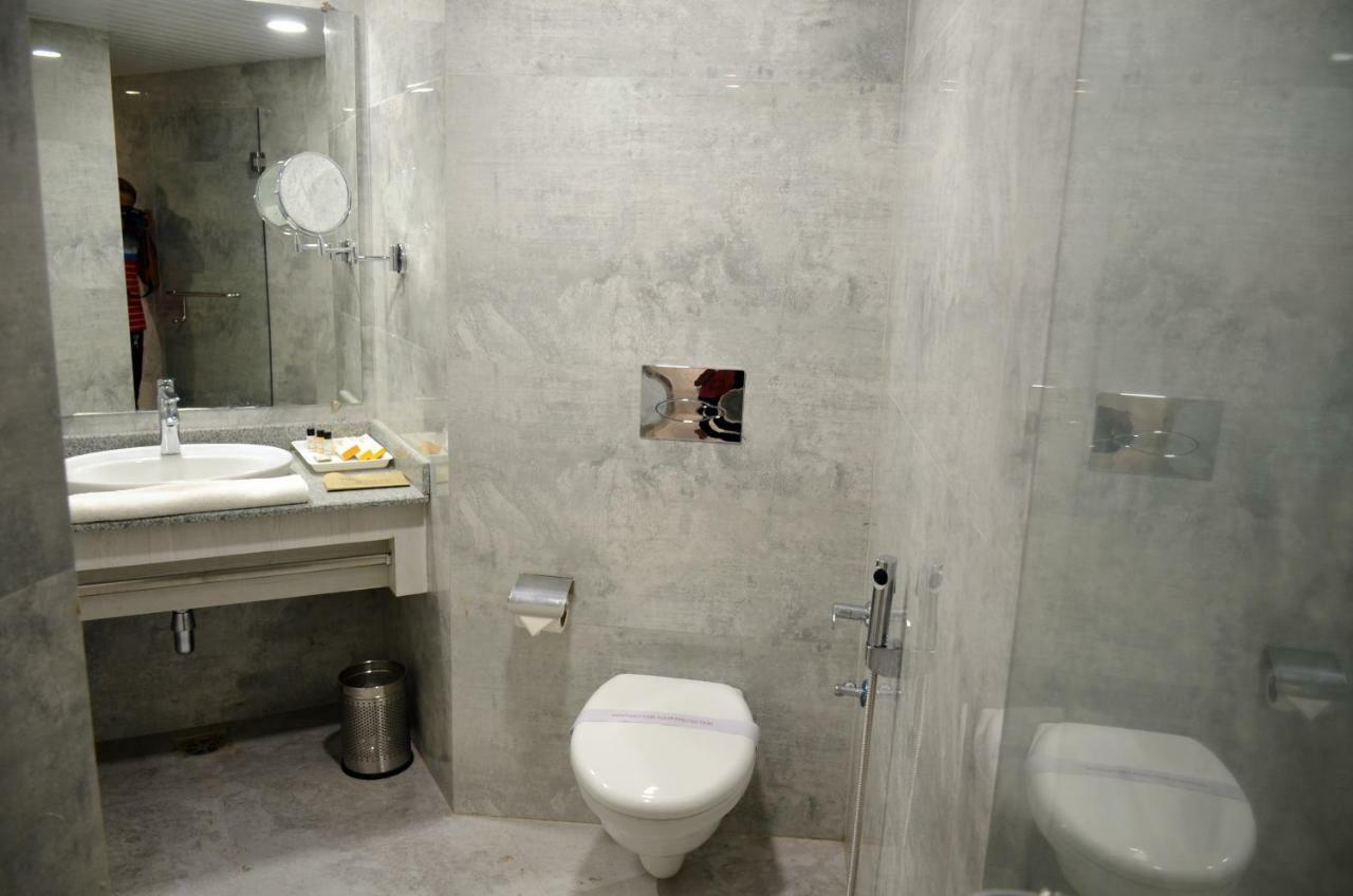 Hotel Radiance Барейли Екстериор снимка