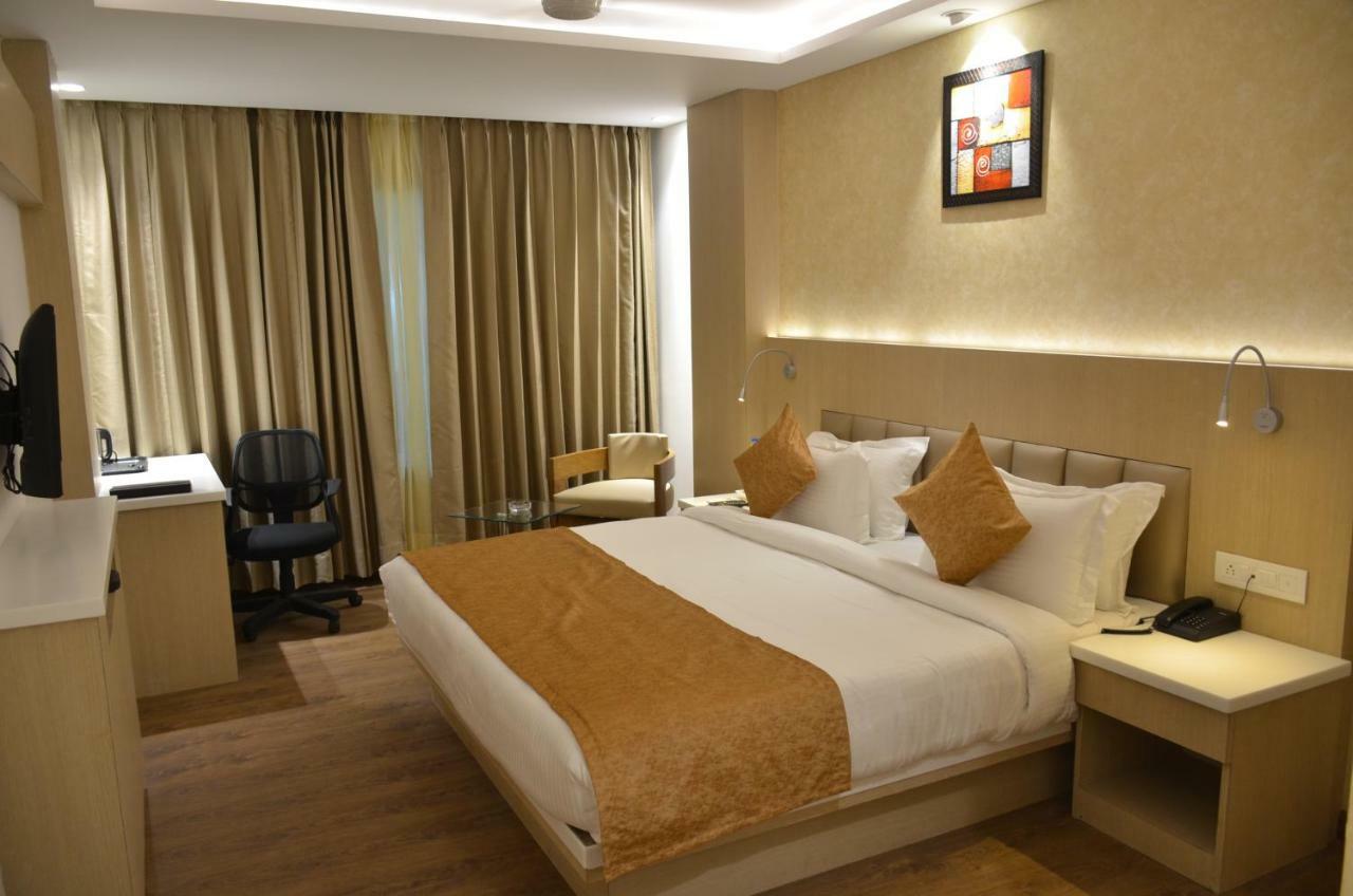 Hotel Radiance Барейли Екстериор снимка